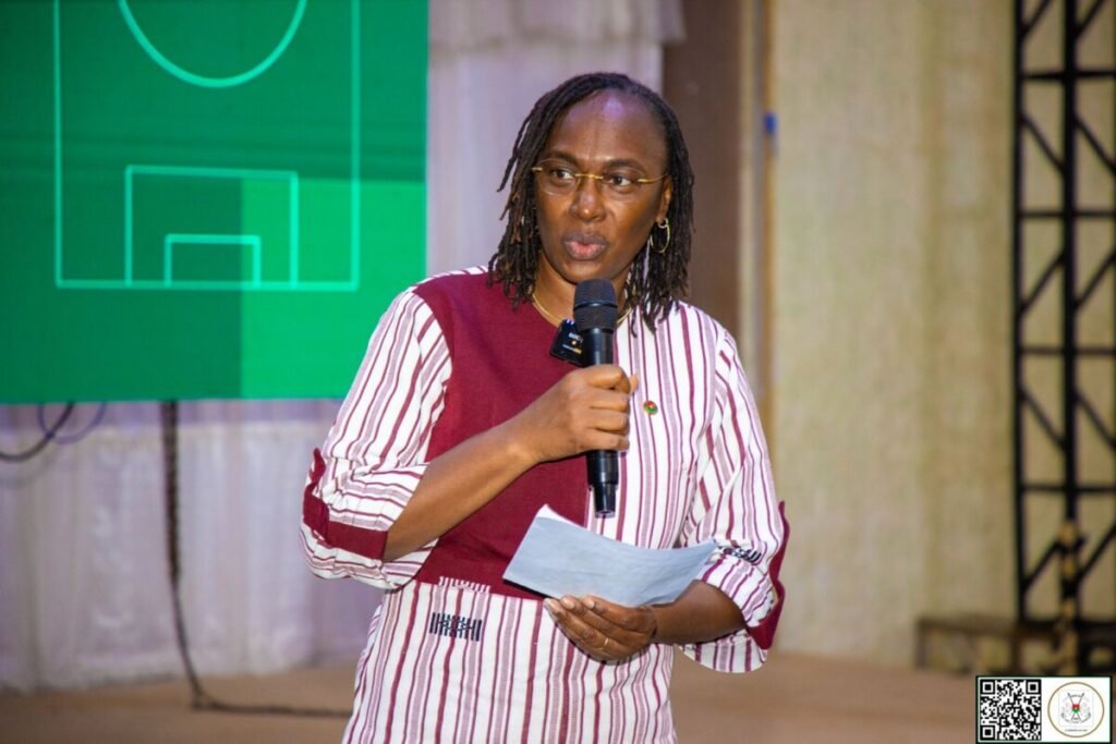 Selon la Ministre des Sports, de la Jeunesse et de l'Emploi, la Camarade Annick Lydie Djouma PIKBOUGOUM/ZINGUÉ OUATTARA, cette nouvelle compétition vise à restructurer et moderniser le football national tout en impliquant l'ensemble des acteurs sportifs